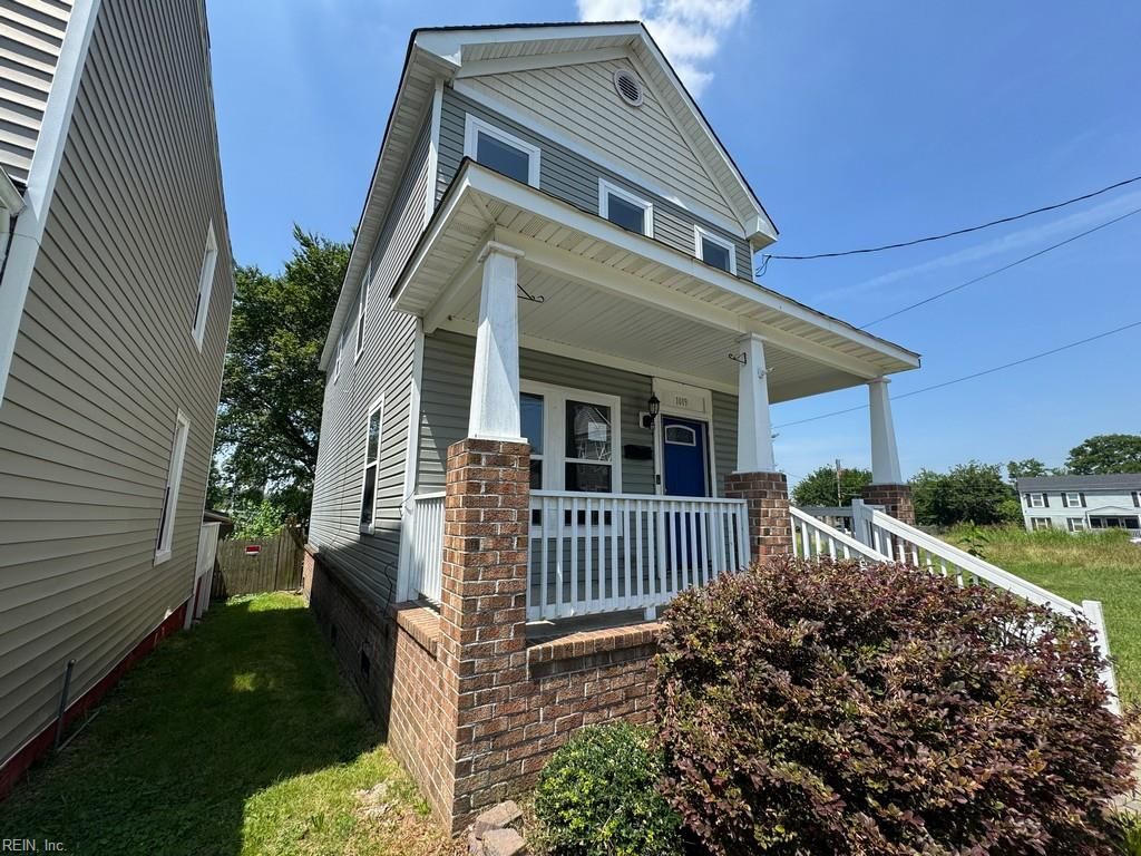 Photo of 1019 Tunstall Avenue, Norfolk, VA 23504 (MLS # 10592921)