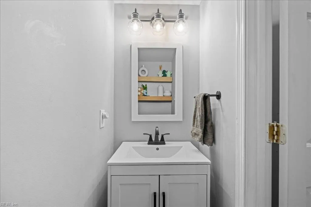 Virginia Beach, Virginia 23456, United States, 3 Bedrooms Bedrooms, ,3 BathroomsBathrooms,Residential,Active,191795