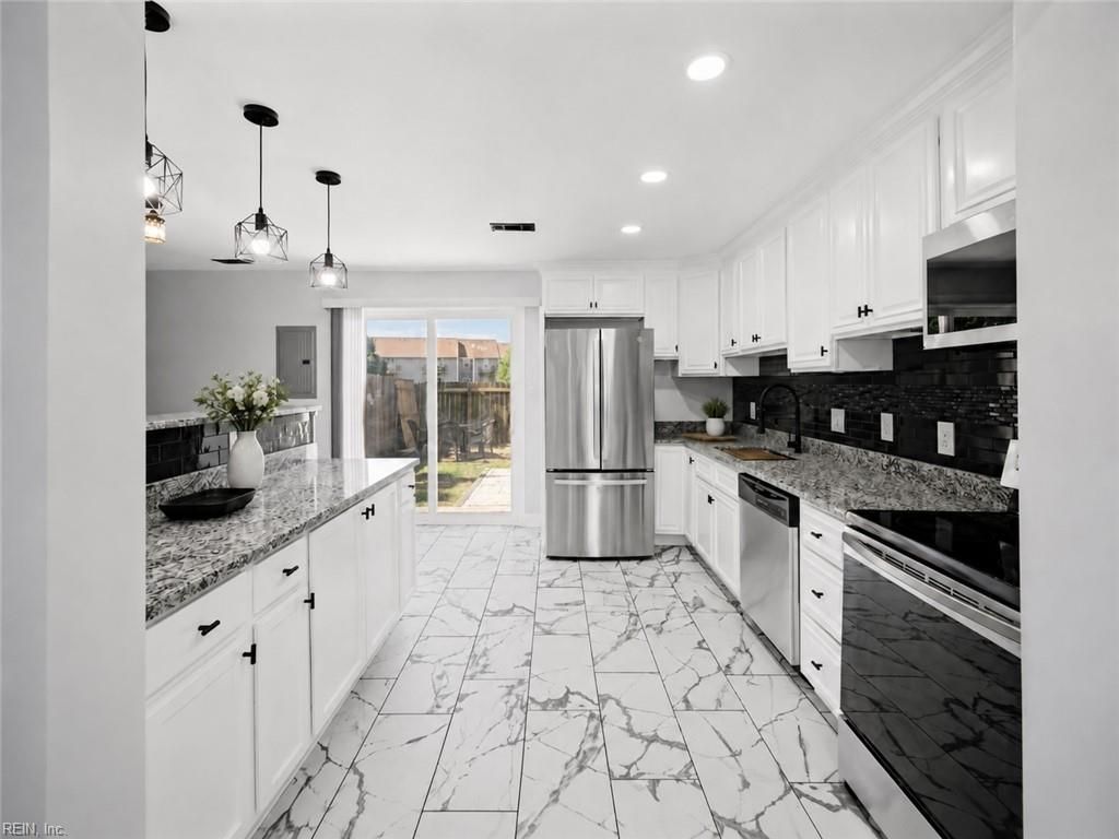 Photo of 1556 Fairfax Dr Drive, Virginia Beach, VA 23453 (MLS # 10641330)
