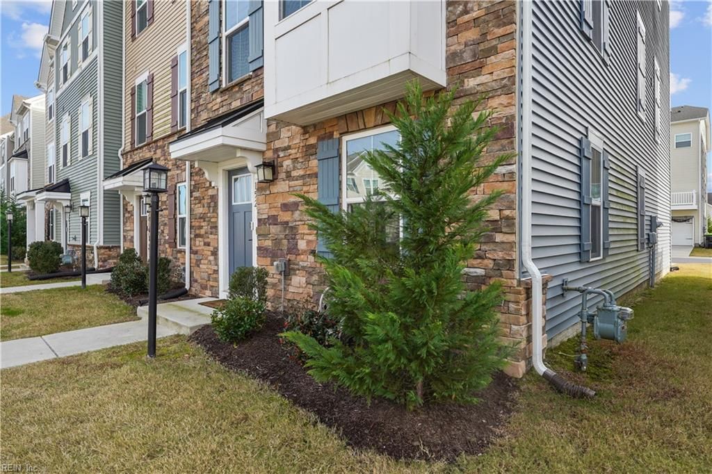 Photo of 152 Spring Grove Way, Smithfield, VA 23430 (MLS # 10614036)