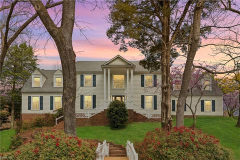 Photo of 15 W Governor Drive, Newport News, VA 23602 (MLS # 10627072)