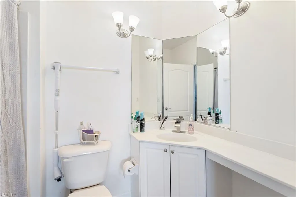 Virginia Beach, Virginia 23455, United States, 2 Bedrooms Bedrooms, ,3 BathroomsBathrooms,Residential,Active,98806