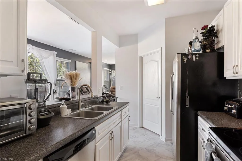 Virginia Beach, Virginia 23455, United States, 2 Bedrooms Bedrooms, ,3 BathroomsBathrooms,Residential,Active,98806