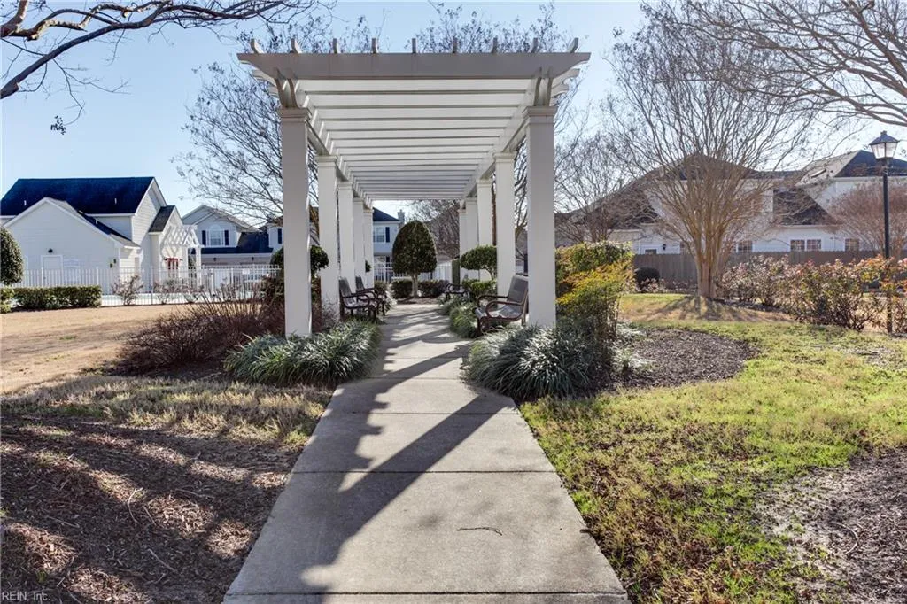 Virginia Beach, Virginia 23455, United States, 2 Bedrooms Bedrooms, ,3 BathroomsBathrooms,Residential,Active,98806