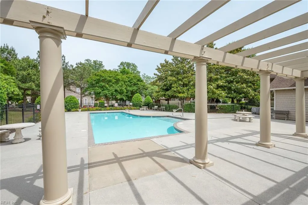 Virginia Beach, Virginia 23455, United States, 2 Bedrooms Bedrooms, ,3 BathroomsBathrooms,Residential,Active,98806