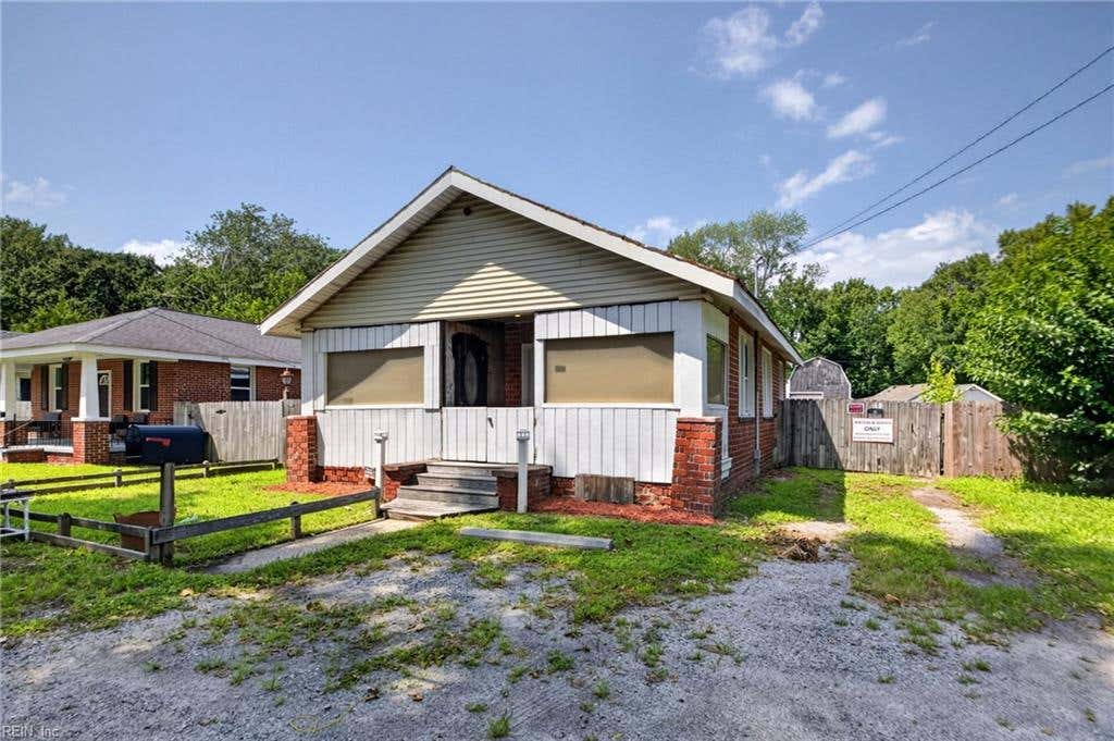 Photo of 12 Dekalb Avenue, Portsmouth, VA 23702 (MLS # 10649057)