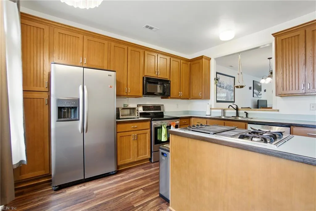 Norfolk, Virginia 23503, United States, 3 Bedrooms Bedrooms, ,3 BathroomsBathrooms,Residential,Active,243882