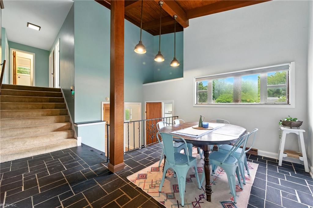 15 Meadow DR