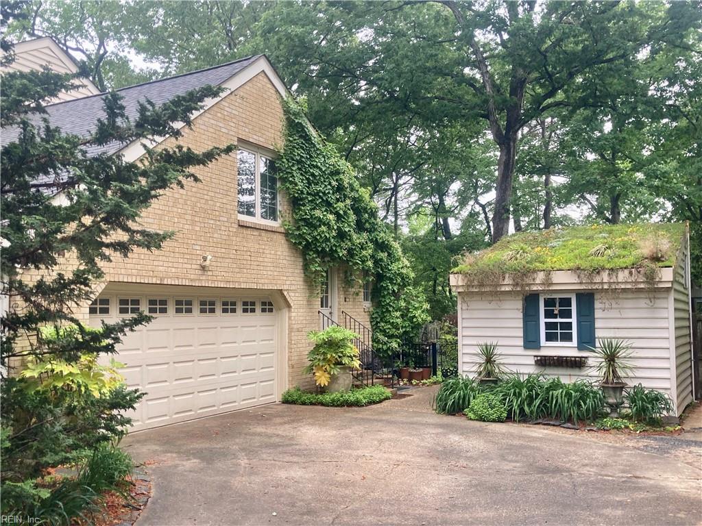 828 De La Fayette CT