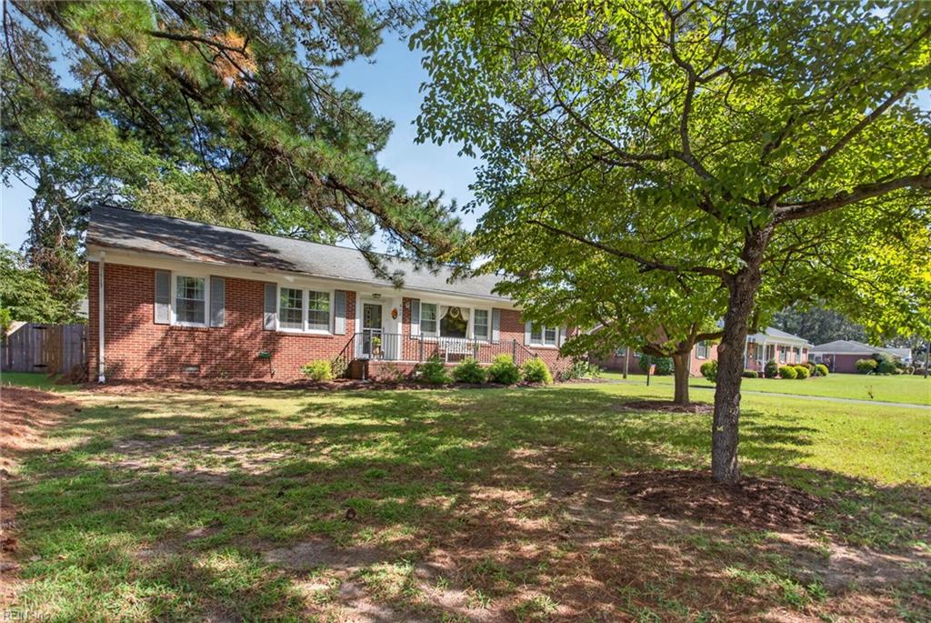Photo of 302 Jordan Drive, Smithfield, VA 23430 (MLS # 10654646)