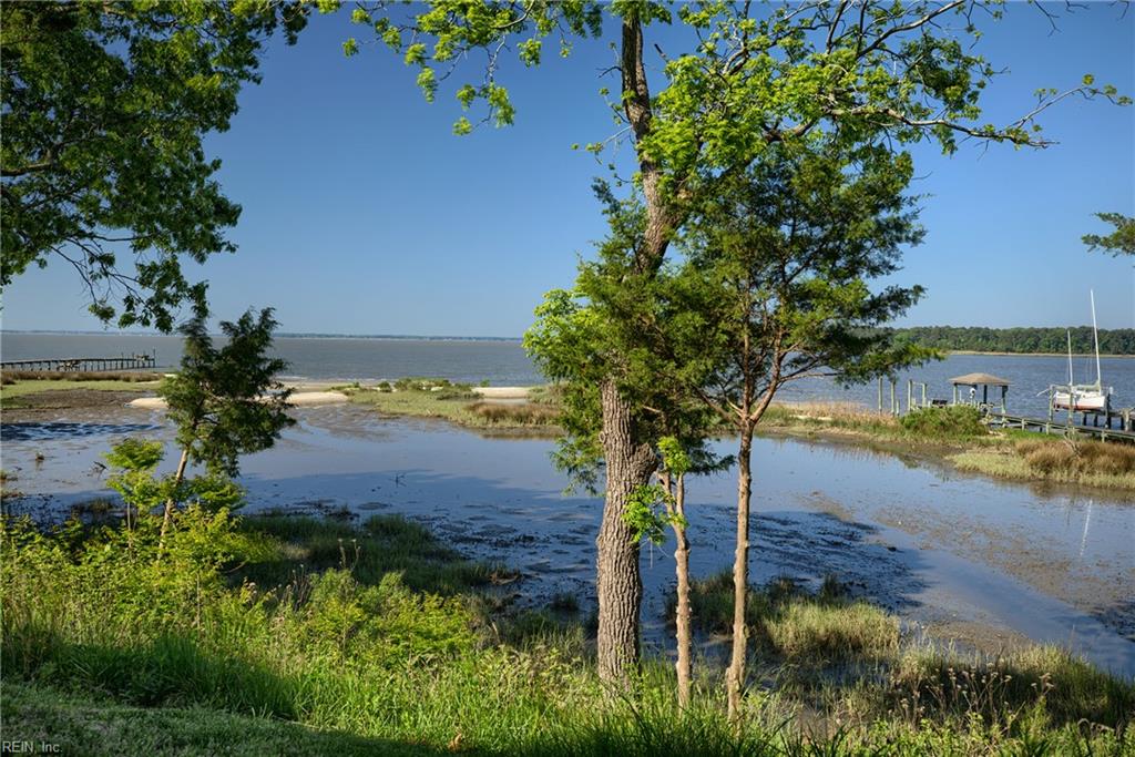 1 Island View DR