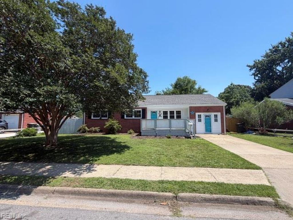 Photo of 30 Holiday Drive, Hampton, VA 23669 (MLS # 10640737)