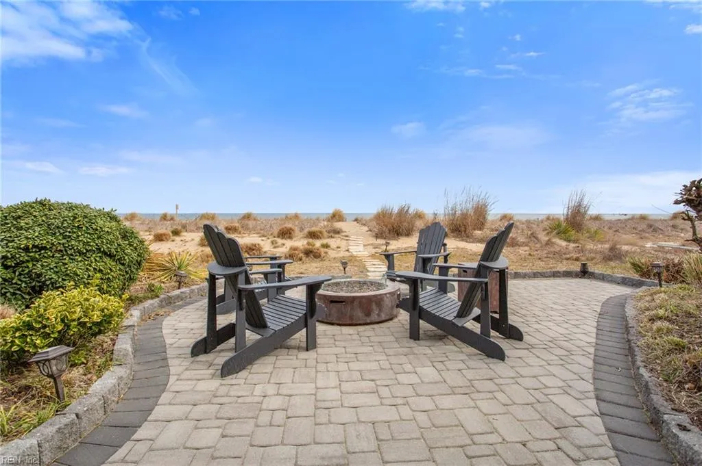 Virginia Beach, Virginia 23455, United States, 3 Bedrooms Bedrooms, ,4 BathroomsBathrooms,Residential,Active,96819