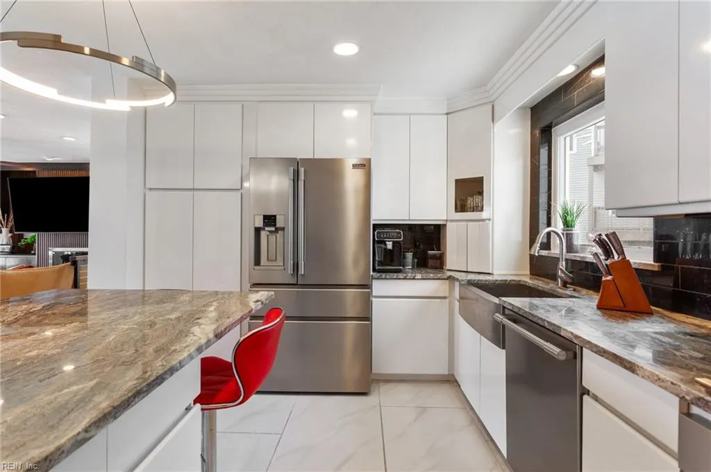 Virginia Beach, Virginia 23455, United States, 3 Bedrooms Bedrooms, ,4 BathroomsBathrooms,Residential,Active,96819