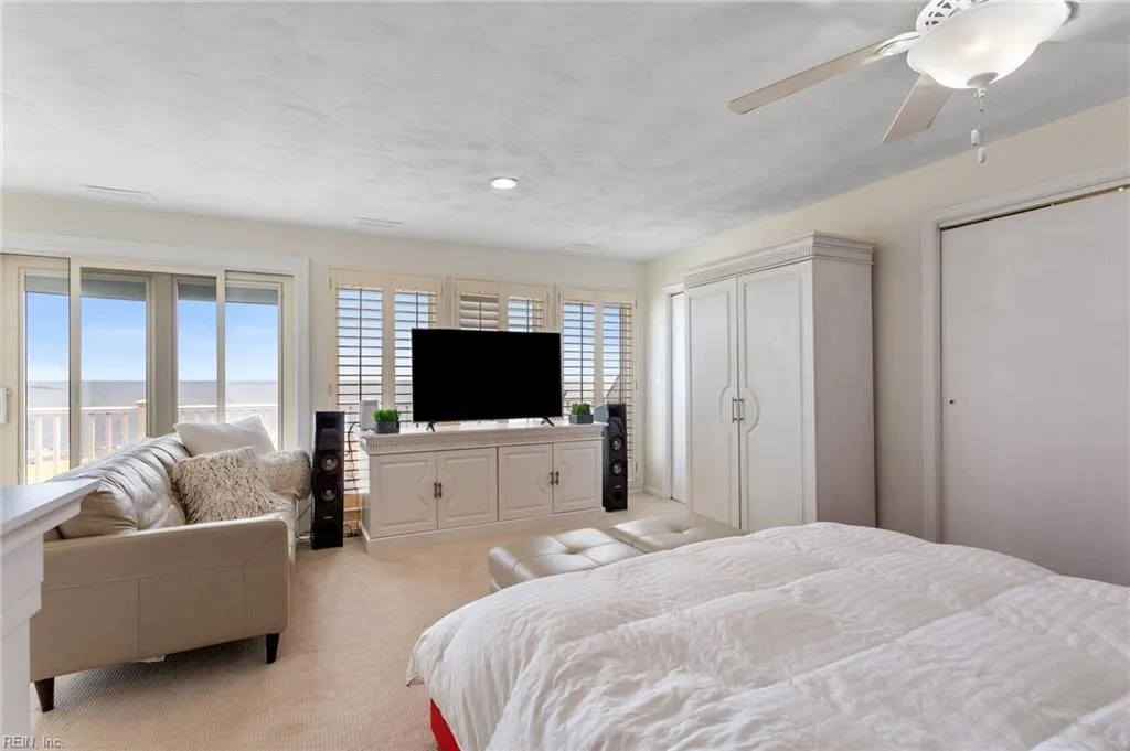 Virginia Beach, Virginia 23455, United States, 3 Bedrooms Bedrooms, ,4 BathroomsBathrooms,Residential,Active,96819