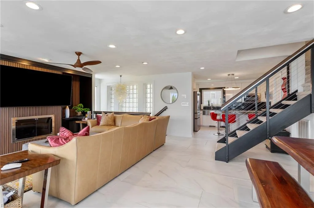 Virginia Beach, Virginia 23455, United States, 3 Bedrooms Bedrooms, ,4 BathroomsBathrooms,Residential,Active,96819