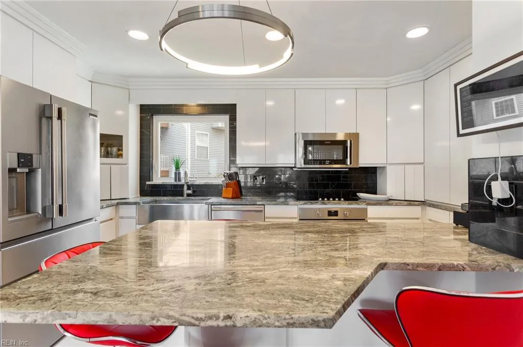 Virginia Beach, Virginia 23455, United States, 3 Bedrooms Bedrooms, ,4 BathroomsBathrooms,Residential,Active,96819