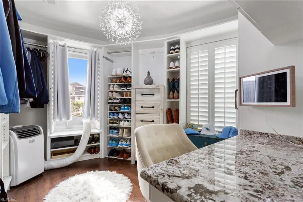 Virginia Beach, Virginia 23455, United States, 3 Bedrooms Bedrooms, ,4 BathroomsBathrooms,Residential,Active,96819