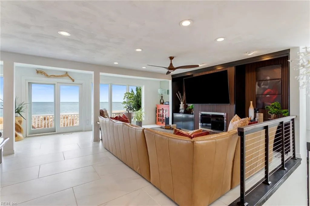 Virginia Beach, Virginia 23455, United States, 3 Bedrooms Bedrooms, ,4 BathroomsBathrooms,Residential,Active,96819