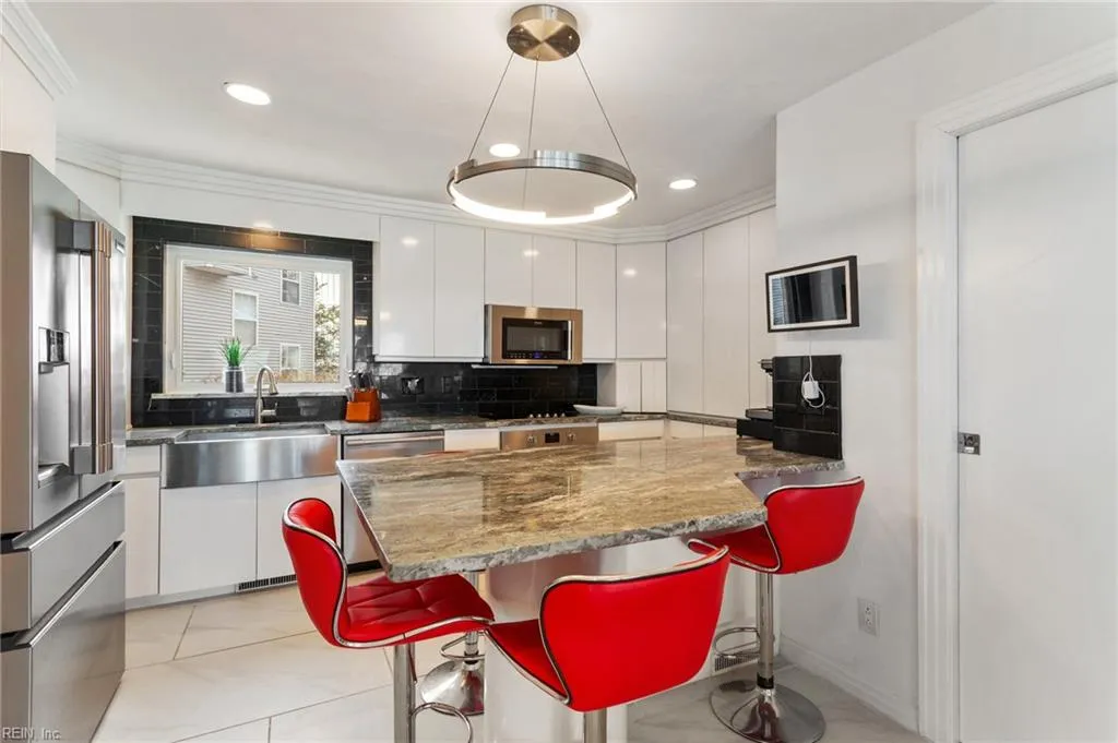 Virginia Beach, Virginia 23455, United States, 3 Bedrooms Bedrooms, ,4 BathroomsBathrooms,Residential,Active,96819