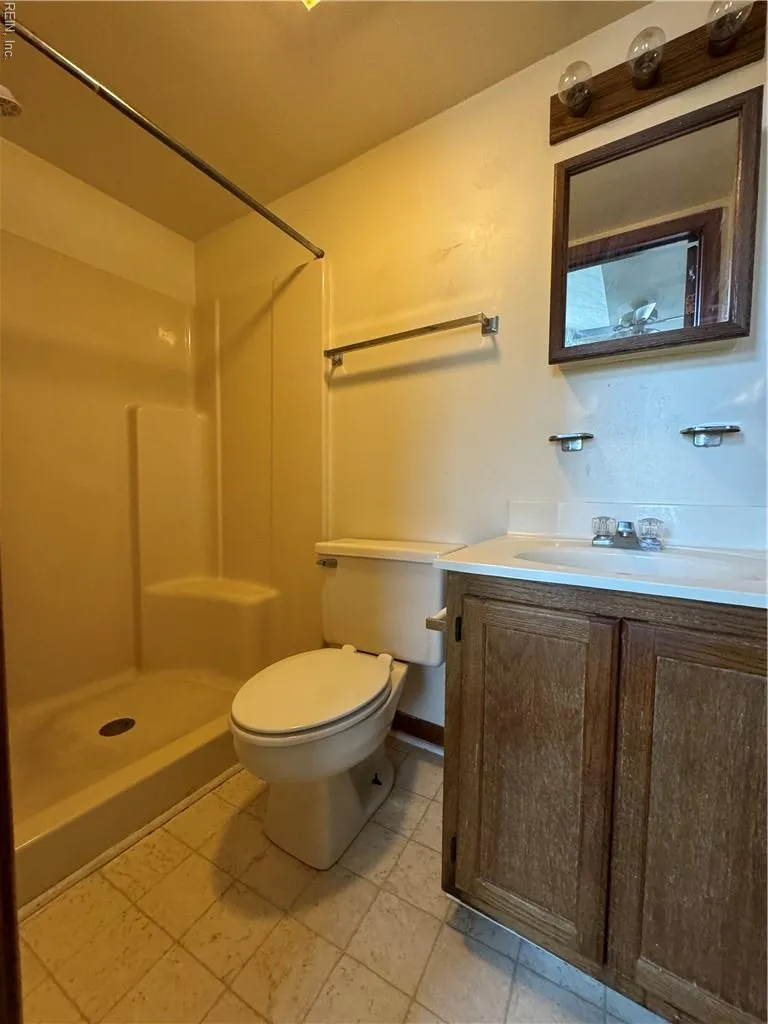 Norfolk, Virginia 23517, United States, 2 Bedrooms Bedrooms, ,3 BathroomsBathrooms,Residential,Active,241711