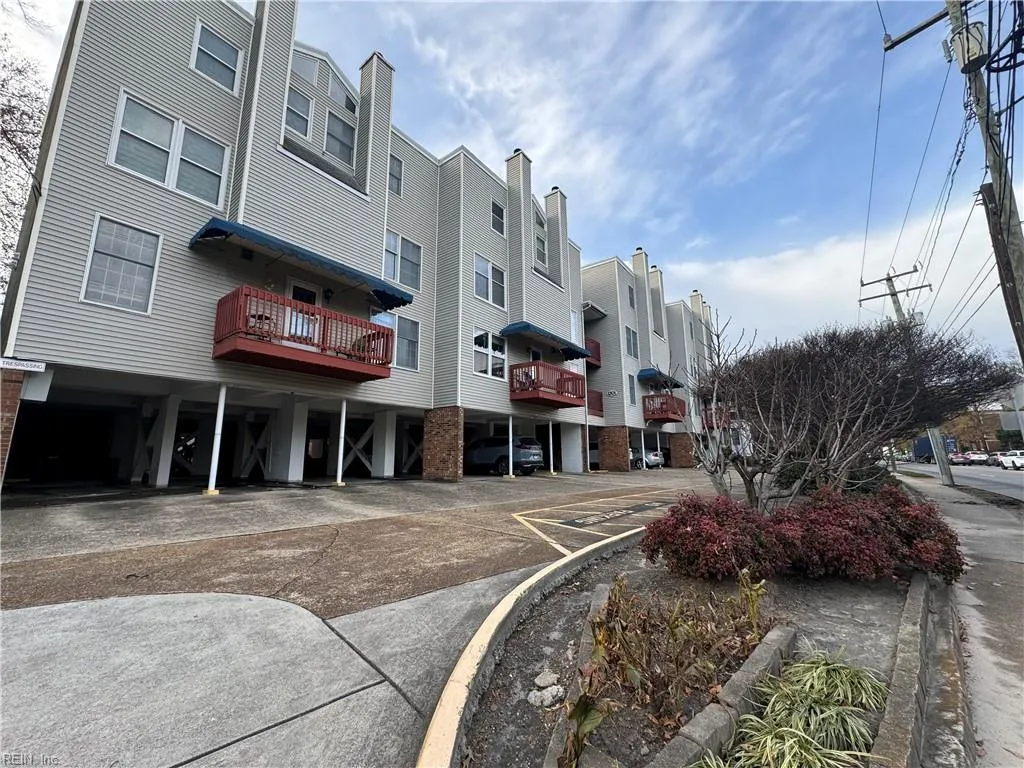 Norfolk, Virginia 23517, United States, 2 Bedrooms Bedrooms, ,3 BathroomsBathrooms,Residential,Active,241711