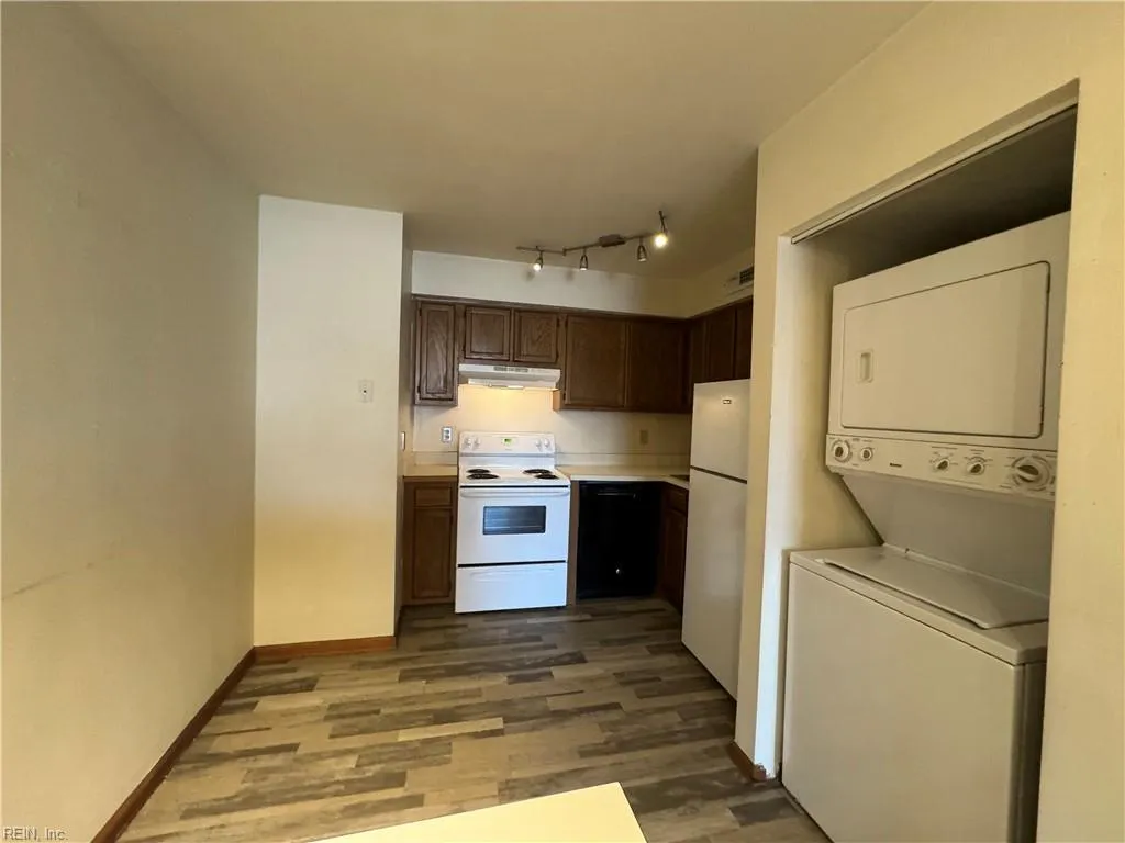 Norfolk, Virginia 23517, United States, 2 Bedrooms Bedrooms, ,3 BathroomsBathrooms,Residential,Active,241711