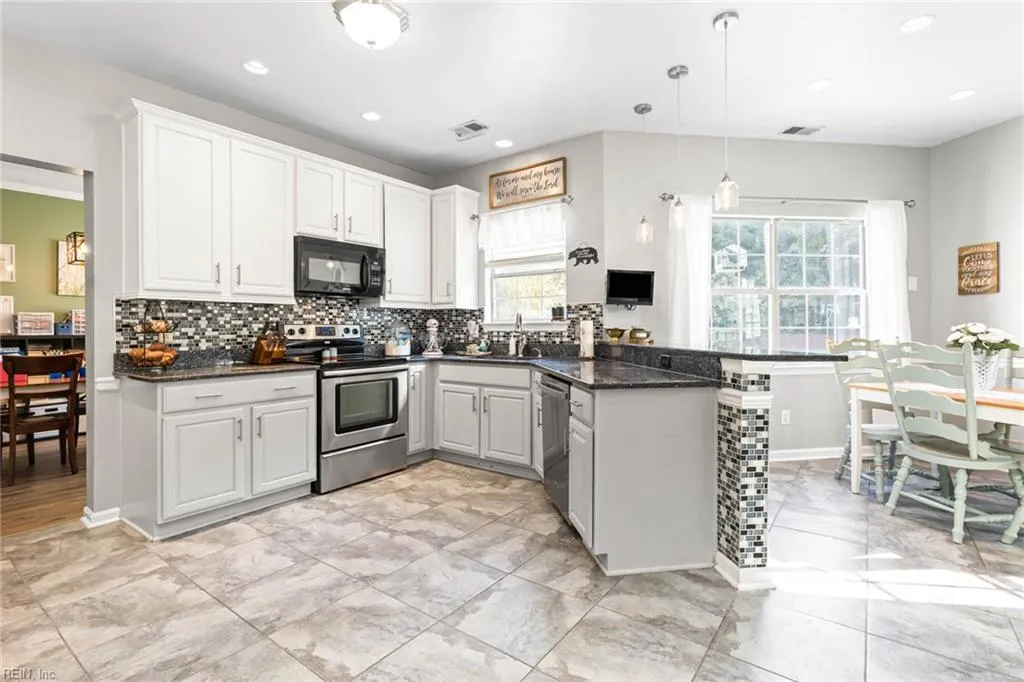 Virginia Beach, Virginia 23456, United States, 4 Bedrooms Bedrooms, ,3 BathroomsBathrooms,Residential,Pending,182377