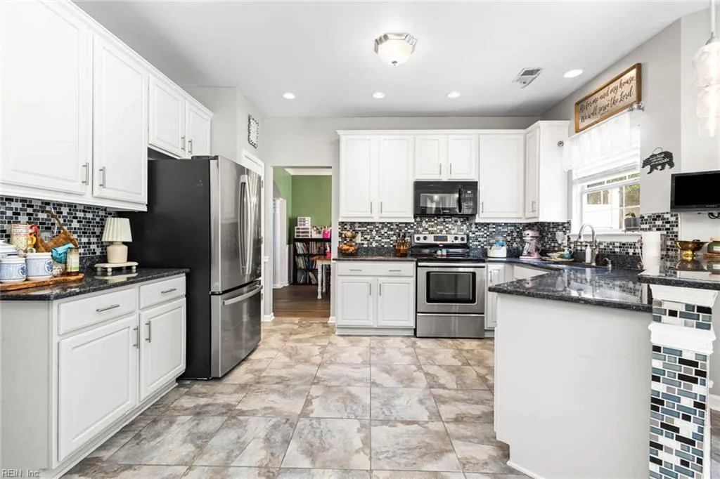 Virginia Beach, Virginia 23456, United States, 4 Bedrooms Bedrooms, ,3 BathroomsBathrooms,Residential,Pending,182377