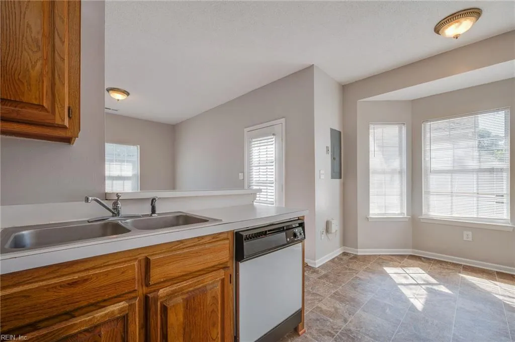 Newport News, Virginia 23602, United States, 3 Bedrooms Bedrooms, ,3 BathroomsBathrooms,Residential,Active,94394