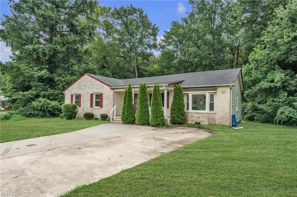 Photo of 208 Locust Street, Suffolk, VA 23434 (MLS # 10646354)