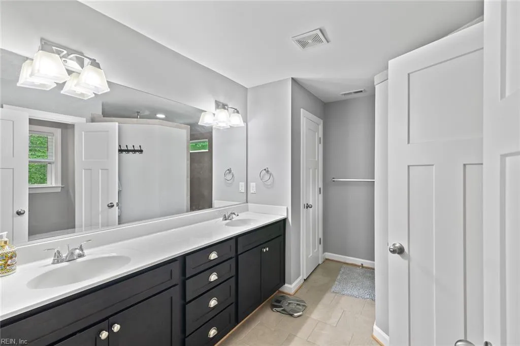 Williamsburg, Virginia 23188, United States, 5 Bedrooms Bedrooms, ,3 BathroomsBathrooms,Residential,Active,148071