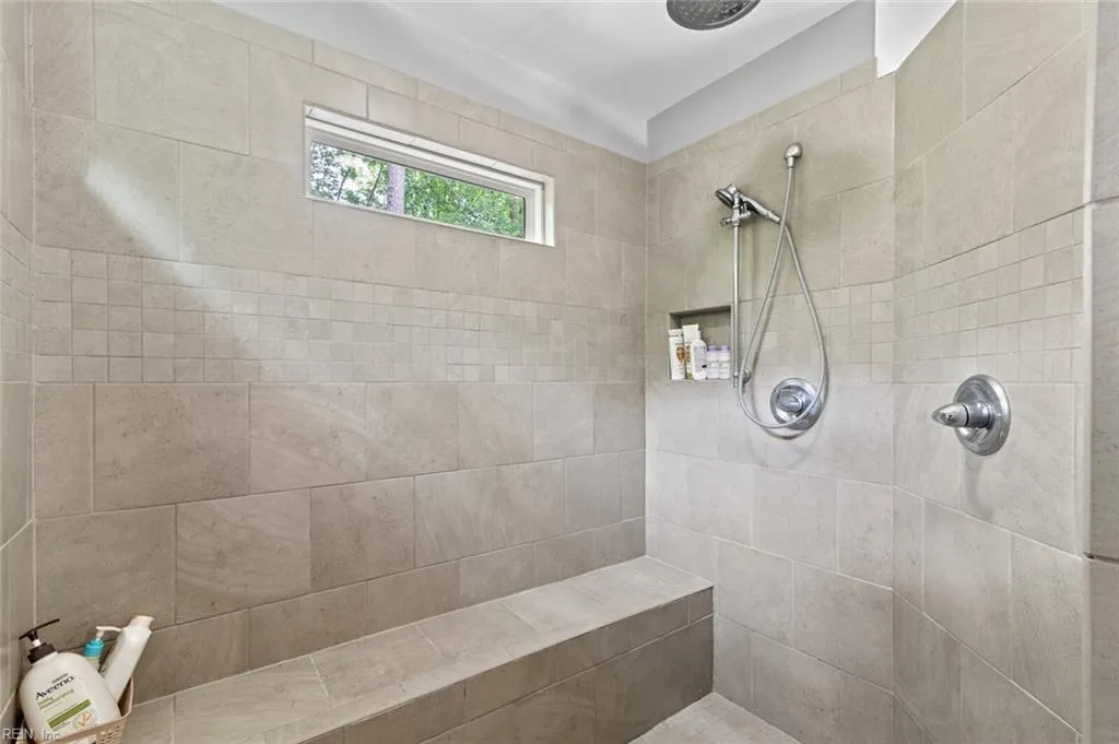 Williamsburg, Virginia 23188, United States, 5 Bedrooms Bedrooms, ,3 BathroomsBathrooms,Residential,Active,148071