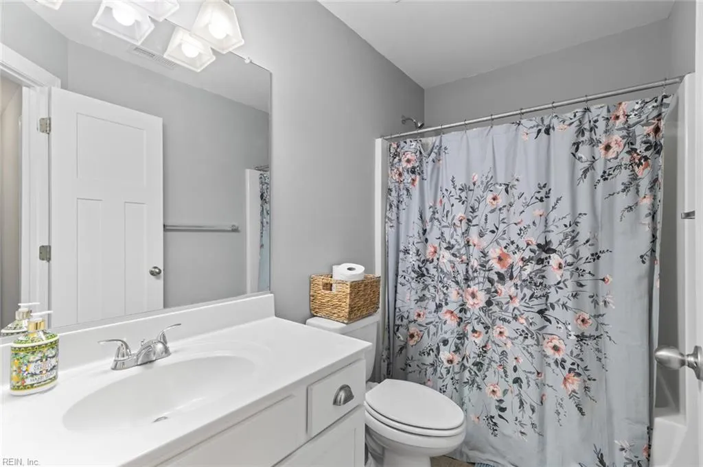 Williamsburg, Virginia 23188, United States, 5 Bedrooms Bedrooms, ,3 BathroomsBathrooms,Residential,Active,148071