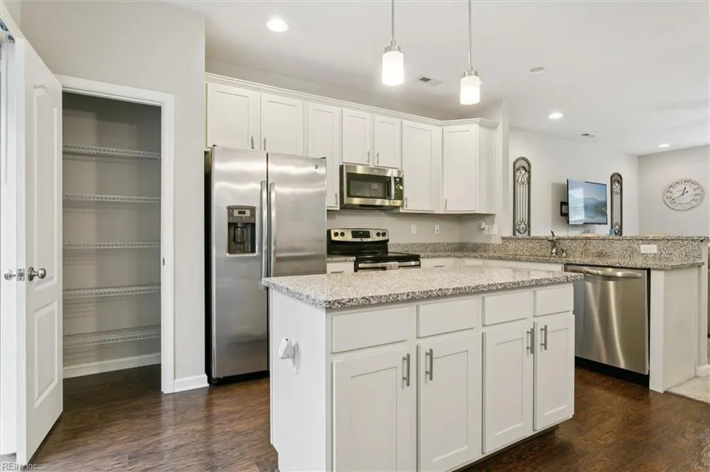 Williamsburg, Virginia 23188, United States, 4 Bedrooms Bedrooms, ,4 BathroomsBathrooms,Residential,Active,213936