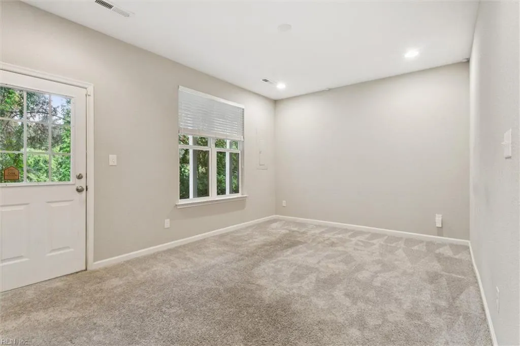 Williamsburg, Virginia 23188, United States, 4 Bedrooms Bedrooms, ,4 BathroomsBathrooms,Residential,Active,213936