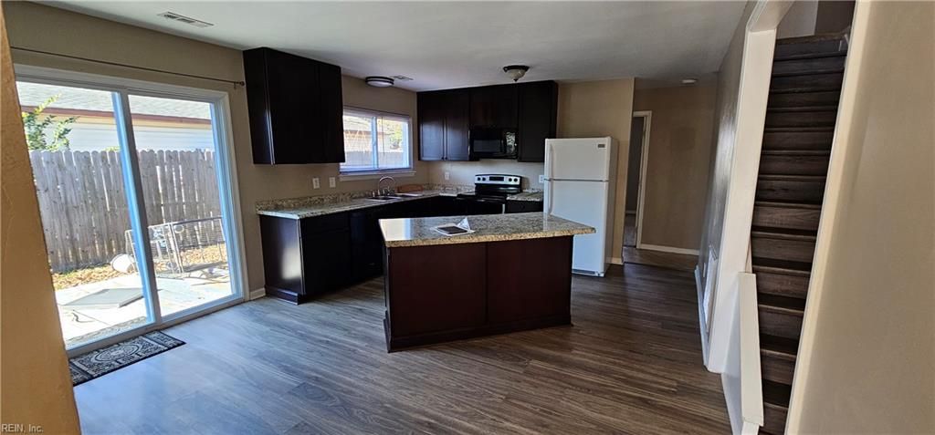 Photo of 3932 Sunstream Parkway, Virginia Beach, VA 23456 (MLS # 10626419)