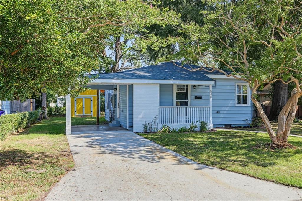 Photo of 540 Dixie Drive, Norfolk, VA 23505 (MLS # 10654523)