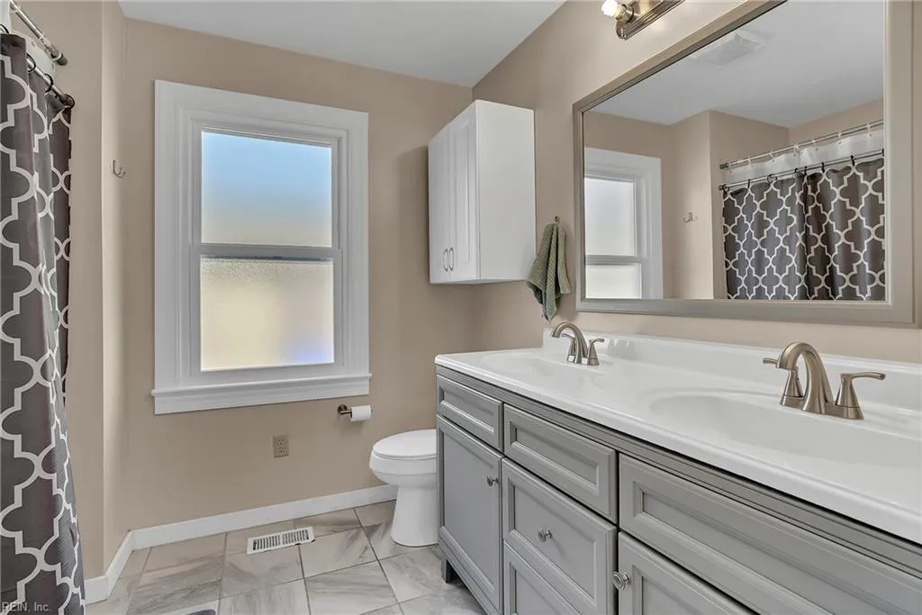 Suffolk, Virginia 23434, United States, 3 Bedrooms Bedrooms, ,2 BathroomsBathrooms,Residential,Pending,98778