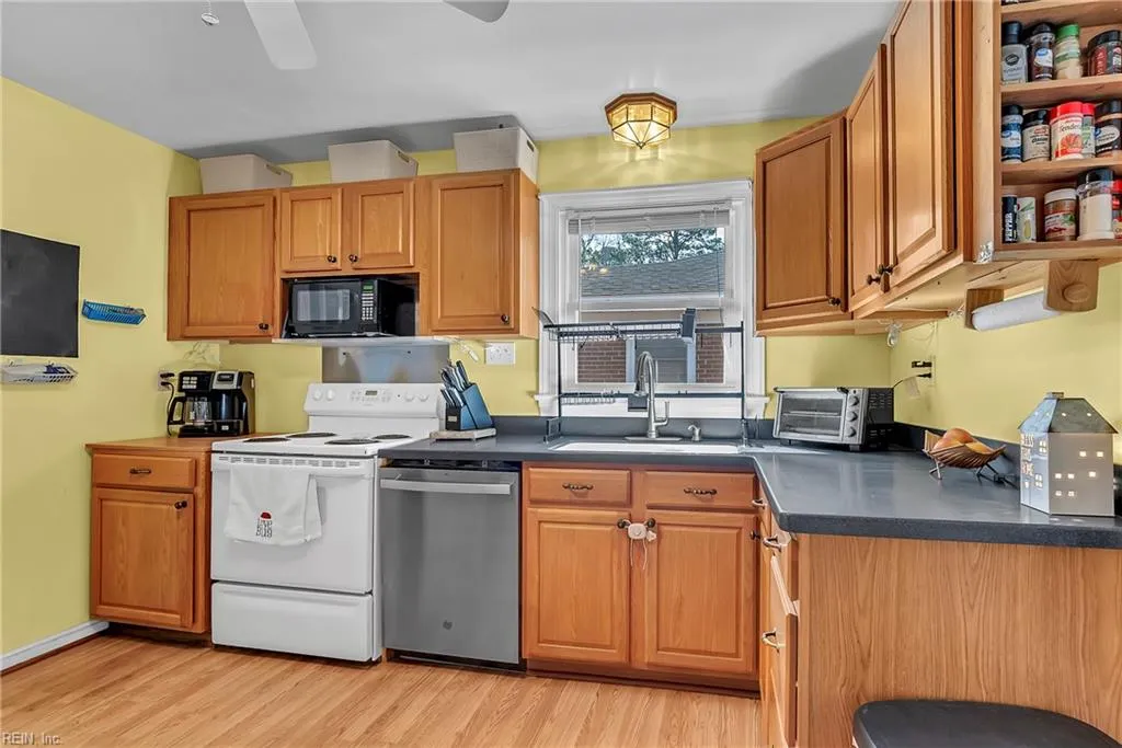 Suffolk, Virginia 23434, United States, 3 Bedrooms Bedrooms, ,2 BathroomsBathrooms,Residential,Pending,98778