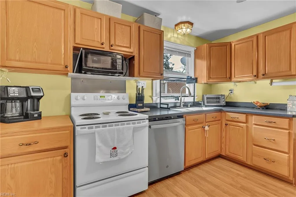 Suffolk, Virginia 23434, United States, 3 Bedrooms Bedrooms, ,2 BathroomsBathrooms,Residential,Pending,98778