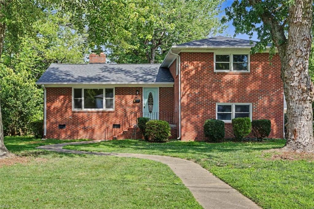 Photo of 8 Riverdale Drive, Hampton, VA 23666 (MLS # 10652422)