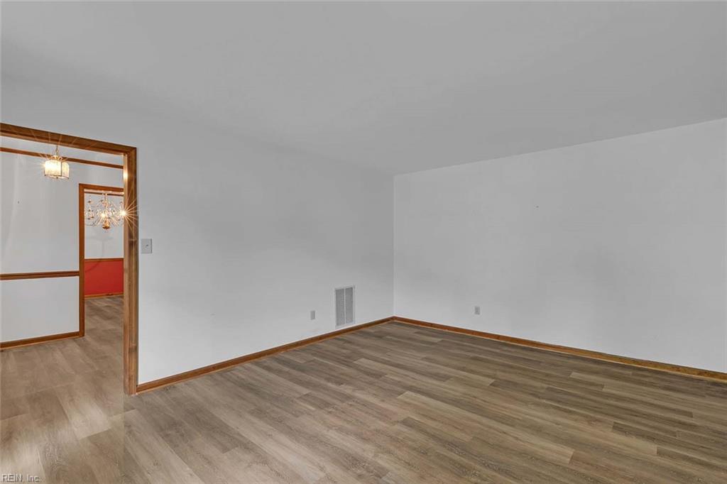 28 Sarfan DR