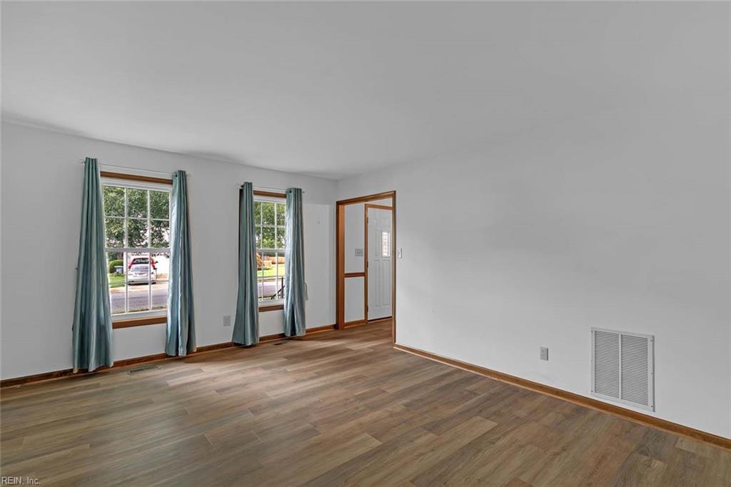 28 Sarfan DR
