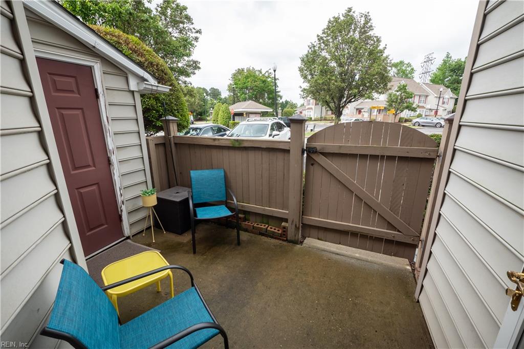 501 Lakeside DR