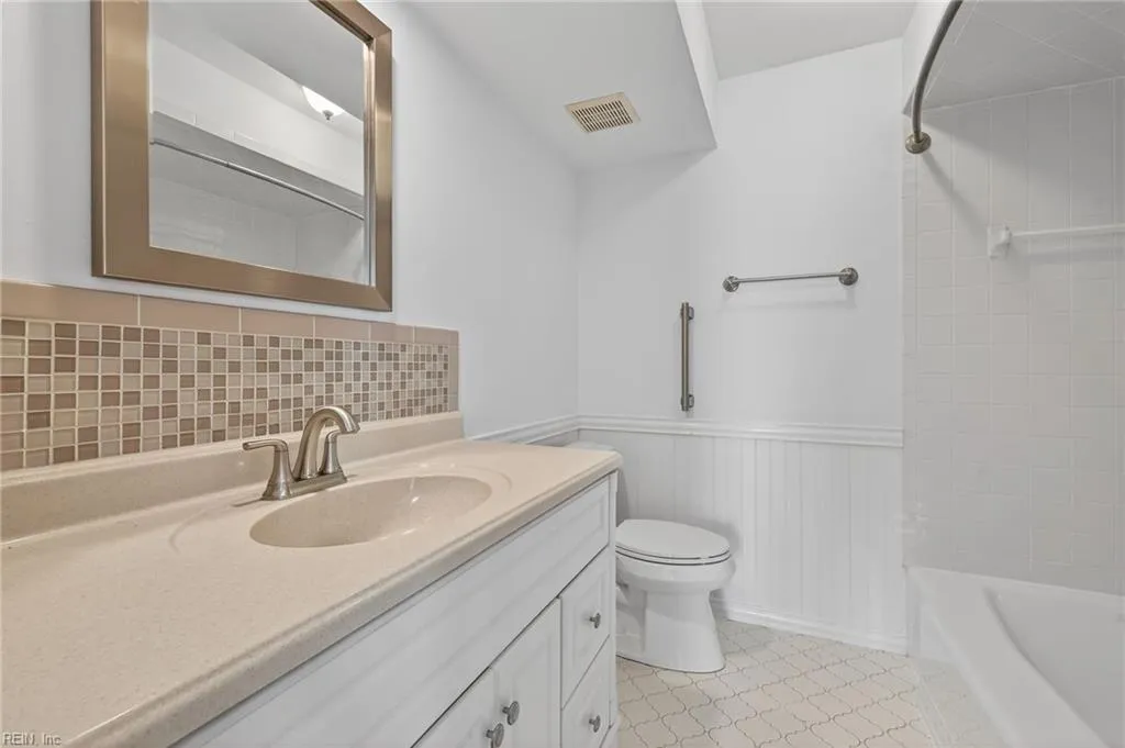 Chesapeake, Virginia 23322, United States, 4 Bedrooms Bedrooms, ,3 BathroomsBathrooms,Residential,Active,204999