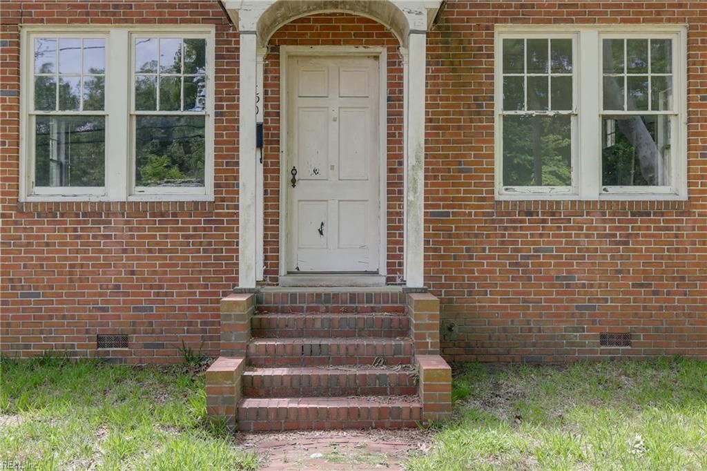 Photo of 450 Douglas Avenue, Portsmouth, VA 23707 (MLS # 10639644)