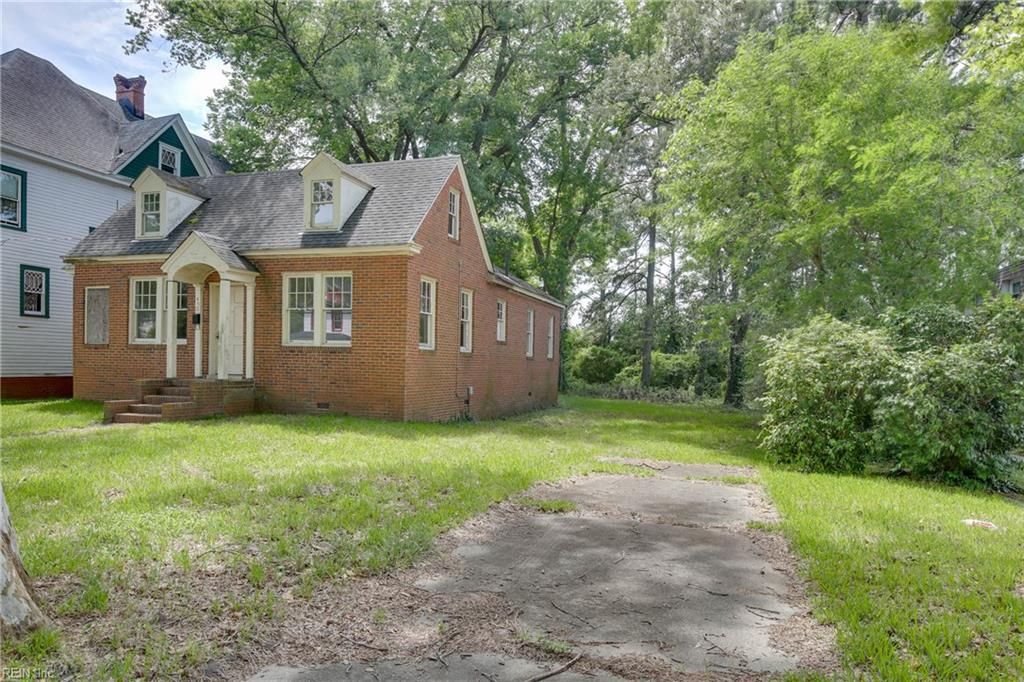 Photo of 450 Douglas Avenue, Portsmouth, VA 23707 (MLS # 10639644)