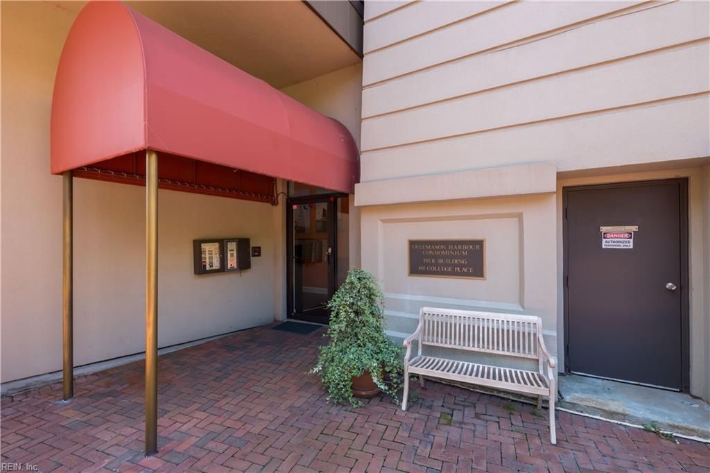 Photo of 401 College Place #23, Norfolk, VA 23510 (MLS # 10619495)