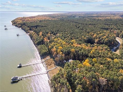 1437 Lawnes Neck DR Smithfield VA 23430